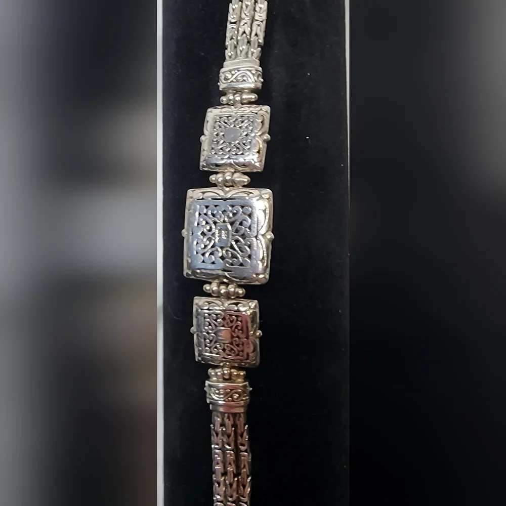 Sarda sterling silver floral panel toggle bracelet.